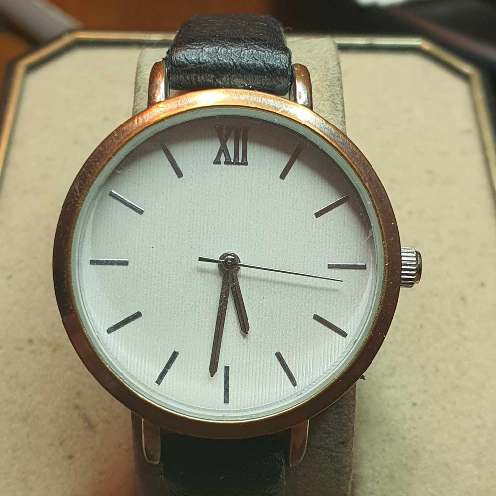 🦋10/$20🦋 FMDAND503 Silver/White Leather Women's Watch